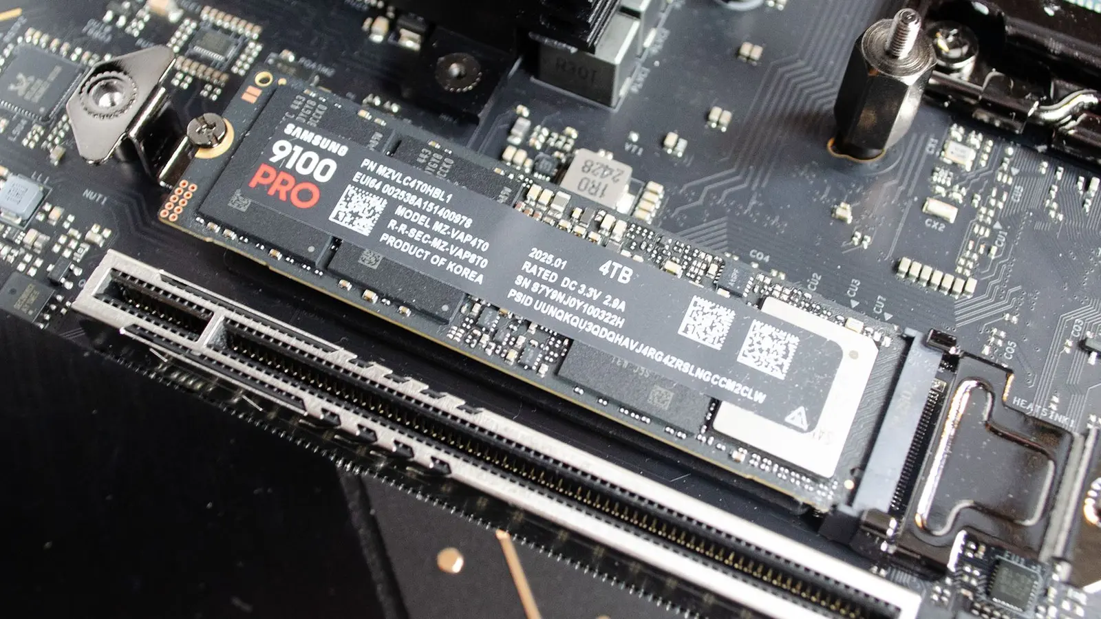 Samsung 9100 Pro: SSD-ul Gen-5 care merită cei 5 dolari în plus
